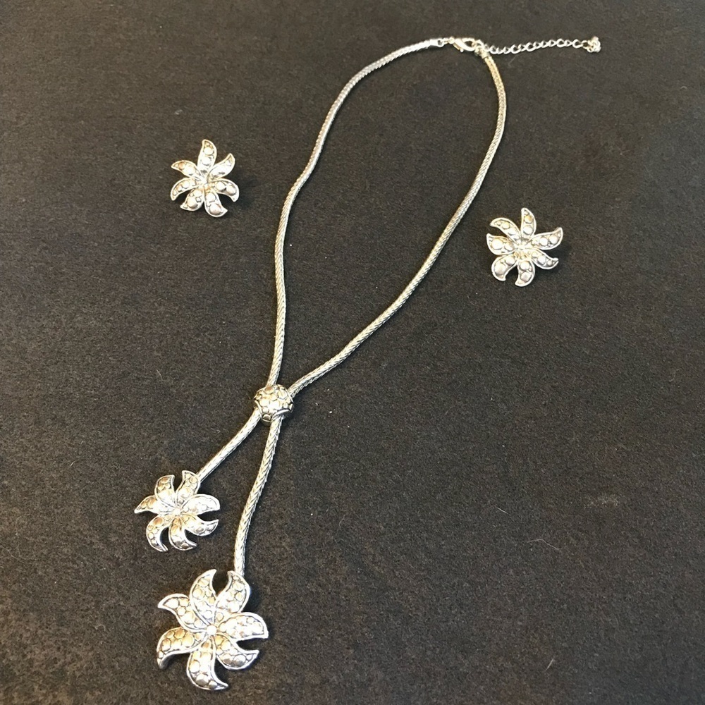 Flower 🌺 necklace and earring set